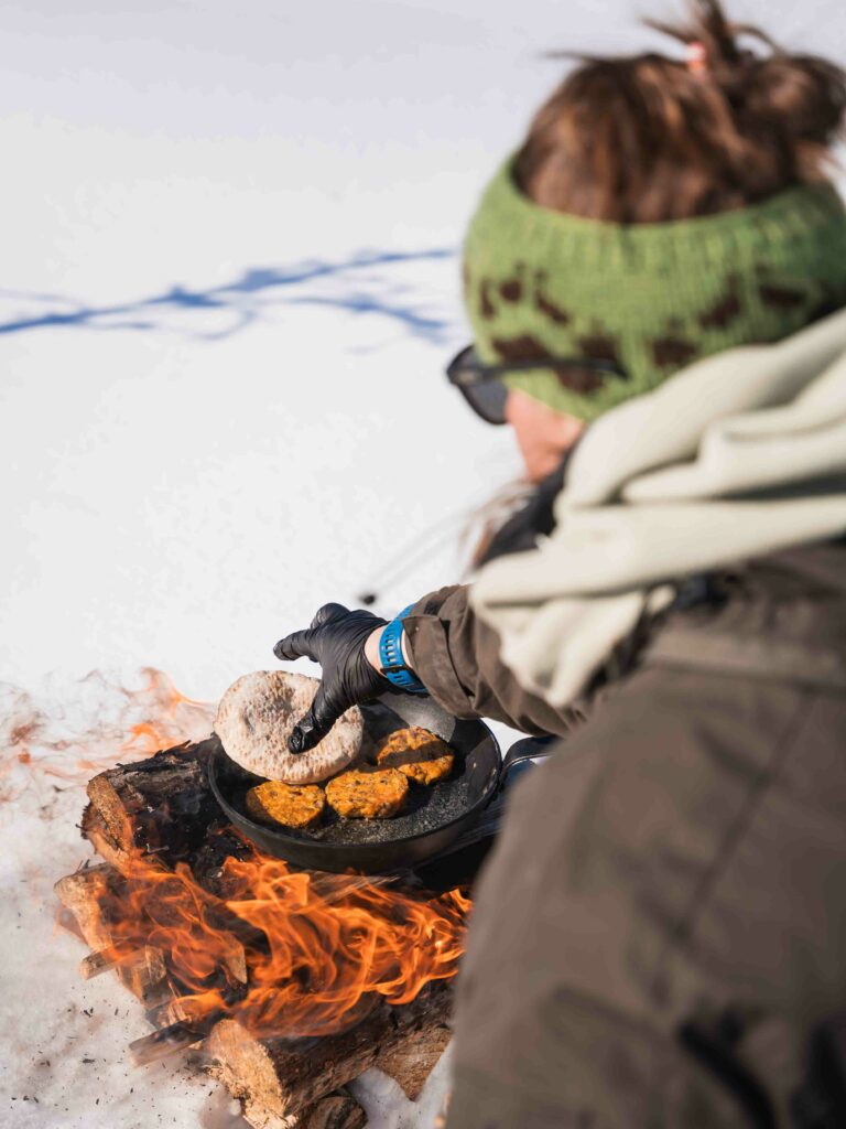 Husky Tour Mittagessen über dem Feuer