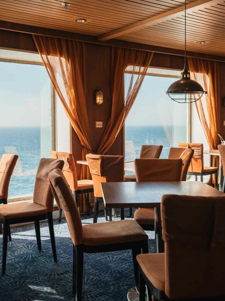 Restaurant auf der Finnlines Fähre