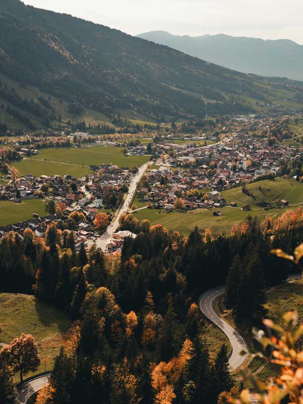 Blick auf Bad Hindelang vom Kanzel Kiosk in Oberjoch