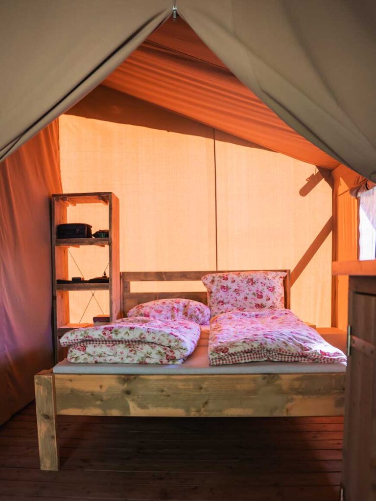 Luxuriöses Camping mit Vodatent, Schlafzimmer